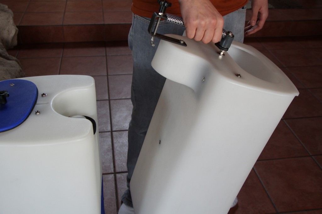 The vacuum tank lifts off the machine to enable the dirty solution to be emptyied.